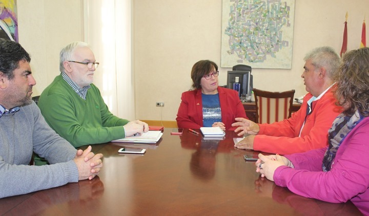 Carmen Olmedo y Casto Sanchez con alcalde de Retuerta del Bullaque