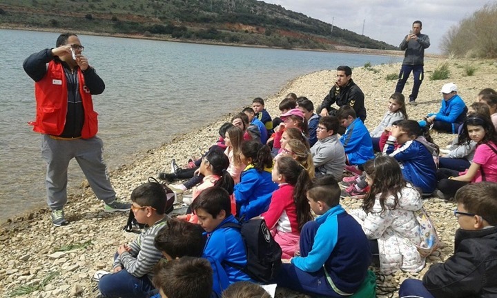 Cruz Roja charla en el pantano de Vallehermoso