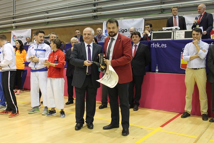 Reconocimiento de la Real Federación de Karate a Juan Ramón Amores