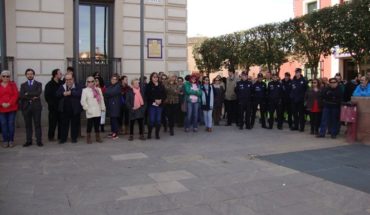 Alcázar de San Juan conmemora el Día Internacional de La Mujer con diversas actividades y cinco minutos de silencio en la plaza de España.