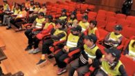 El alcalde de Manzanares recibe a veinte estudiantes de primaria que participan en la actividad de educación vial “Policía por un día”
