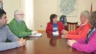 El alcalde de Retuera del Bullaque analiza con la delegada de la Junta diferentes proyectos de sanidad, depuración de aguas y vivienda
