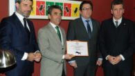 El Colegio de Veterinarios de Ciudad Real entrega a Almodóvar el premio al mejor festejo taurino de 2.016