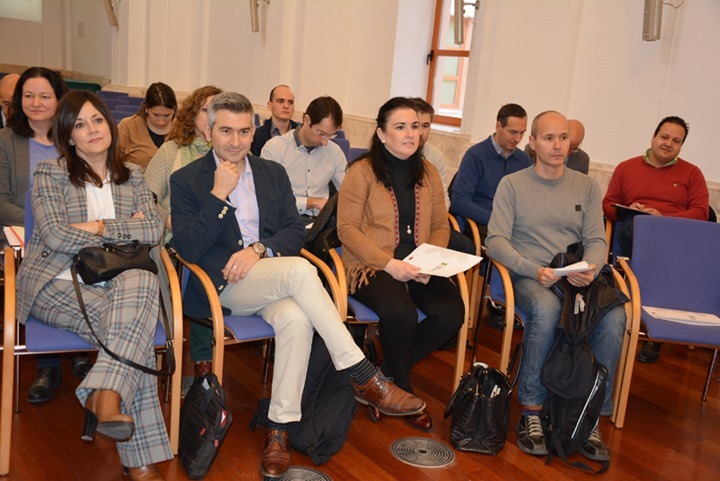 grupo de asistentes