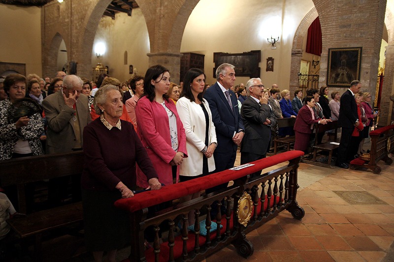 Autoridades, en el interior del templo durante la función (1)