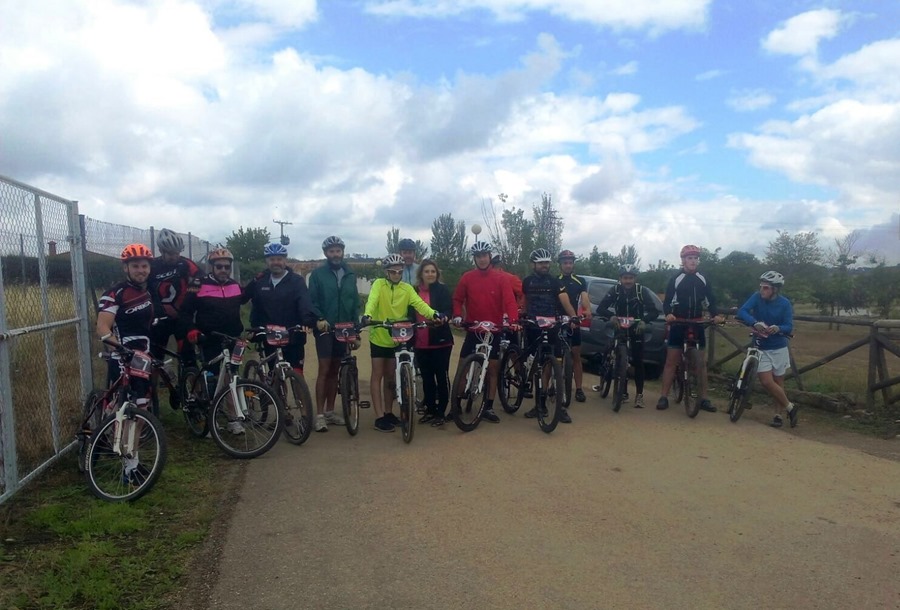 IMAGEN DE ALGUNOS PARTICIPANTES EN LA RUTA