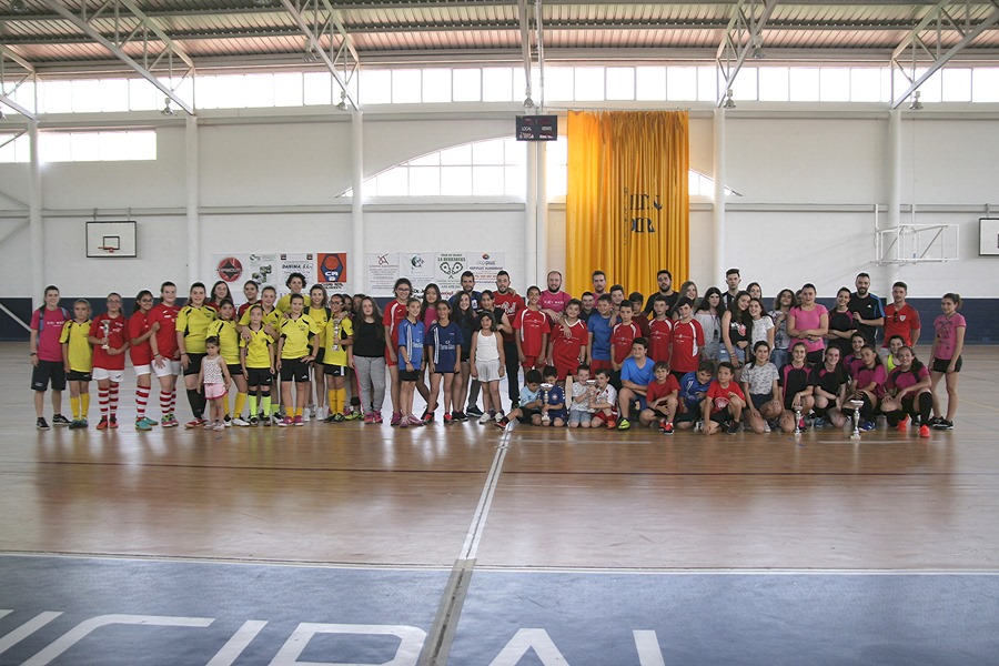 Imagen de familia al término del evento deportivo