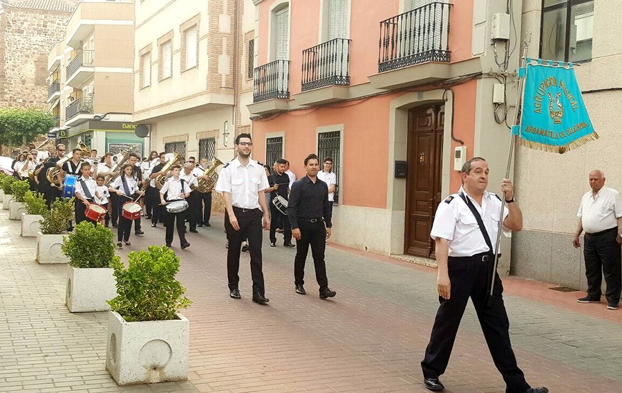 Pasacalles de las dos bandas que protagonizadon el III Encuentro Provincial