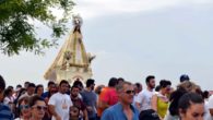 A paso ligero y a golpe de tambor, la Patrona de los carrioneros regresó a su Ermita en un ambiente menos festivo por la de un joven