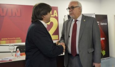 Julián Nieva respalda con su presencia la jornada sobre enoturismo que se ha celebrado en FENAVIN 2017