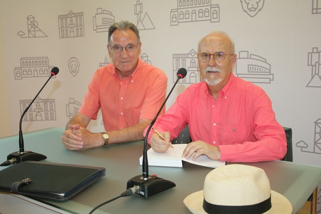 Miguel Galanes junto a Eduardo Egido en el Museo Municipal de Puertollano