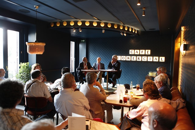 Otro momento durante la presentación de 'Cauce de la desolación' en el Café Comercial de Madrid