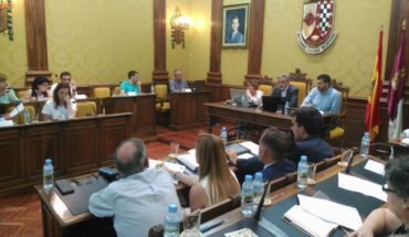El Pleno de Valdepeñas aprueba la incorporación de dos nuevos agentes a la plantilla de Policía Local