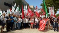Los laborales de Educación se concentran ante la Consejería para denunciar el abandono que sufren por parte del Gobierno regional