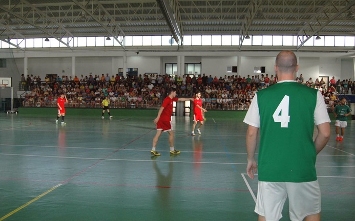 villarrubia_equipo_campe&oacute;n_de_rojo_en_la_final