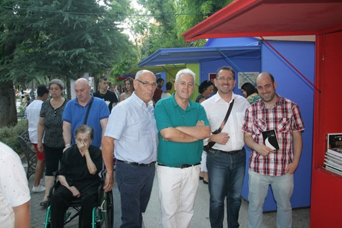 0 El poeta Luis Romero de Ávila, el editor Julio Criado, el también poeta Luis Díaz-Cacho y el propietario de la Librería Capri