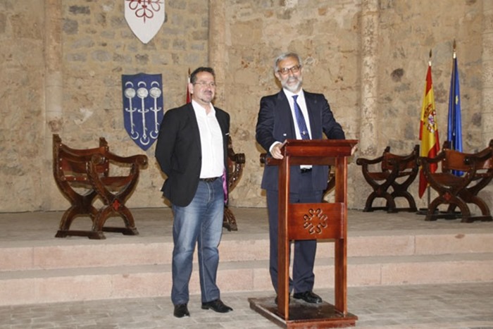 0 Foto de archivo de Luis Díaz-Cacho y Luis María Sánchez Ciudad en un recital poético celebrado en Aldea del Rey