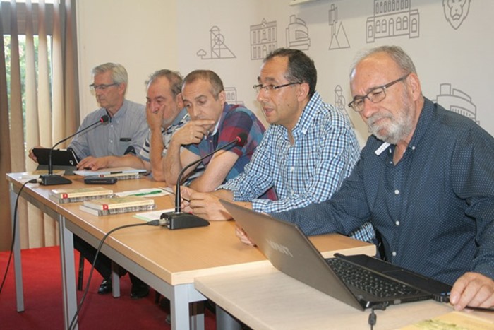 0 La mesa estuvo compuesta por Isidro S&aacute;nchez en primer lugar, Julio Bayo, Santos Gonz&aacute;lez, Manuel Mu&ntilde;oz e Ignacio Morate