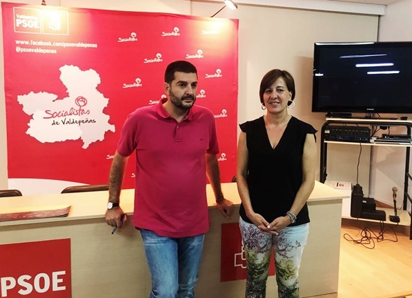 Balnca Fernández y Manuel Martínez en la asamblea de Valdepeñas 
