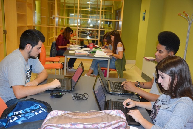 Biblioteca de un campus