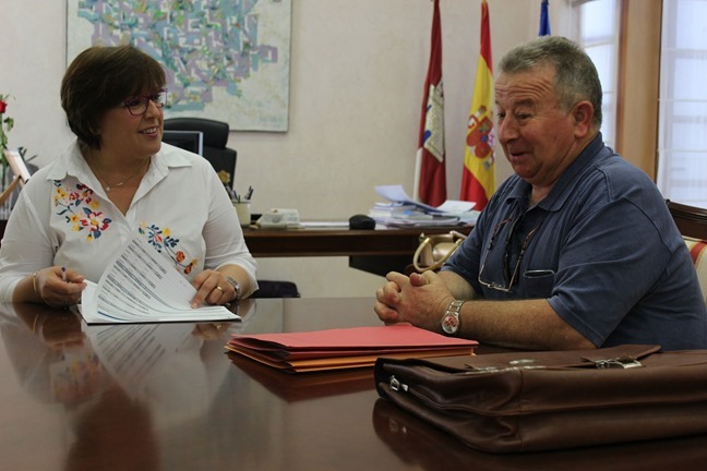 Carmen Olmedo con alcalde de Fuencaliente