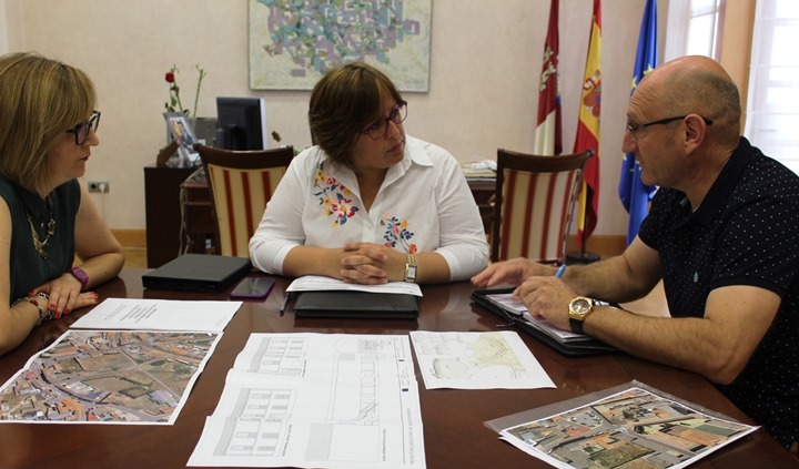 Carmen Olmedo con el alcalde de Corral de Calatrava, Andrés Cárdenas