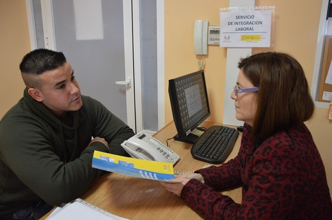 Imagen de una entrevista individualizada en el SIL de COCEMFECR