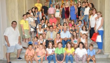 Caballero: “Hay que tener un corazón muy grande” para compartir el verano con niños ucranianos y saharauis