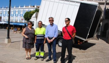 El ayuntamiento de Valdepeñas  estrena un moderno vehículo para el Grupo Recuperador de papel y cartón