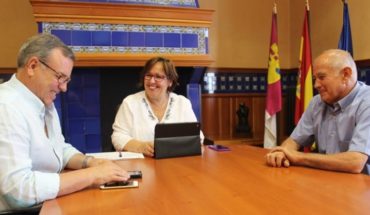 Olmedo conoce de primera mano las necesidades de Villamanrique dentro de la ronda de contactos con los alcaldes de la provincia