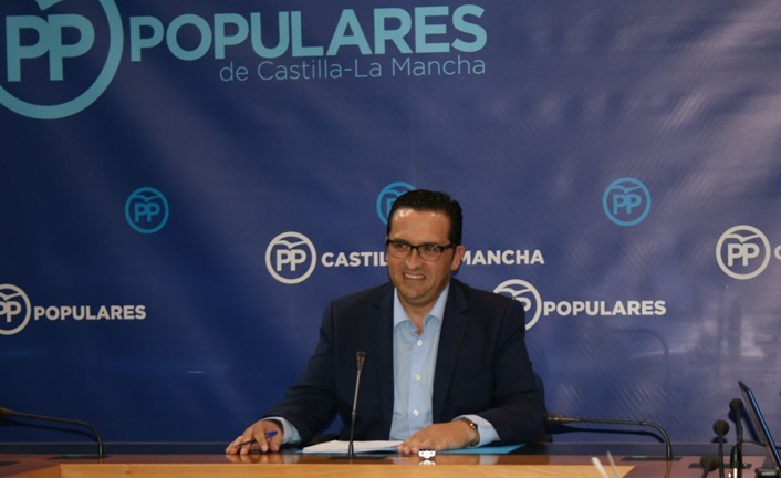 El diputado del PP, Antonio Lucas-Torres en rueda de prensa