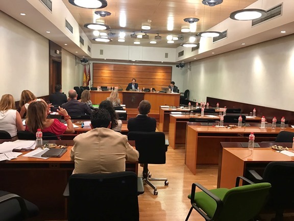 Gobierno, PSOE y Podemos abandonan la sesión