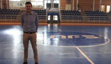 Presentada la nueva pista de parqué de fútbol sala del pabellón ‘Virgen de la Cabeza’ de Valdepeñas