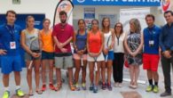 Raquetazos solidarios en Puertollano de Uniuso Tennis y E.Leclerc con donación de alimentos al Centro de Transeúntes