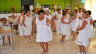 Una animada fiesta ibicenca tiñe de blanco la apertura de la III Semana del Mayor de Almodóvar del Campo