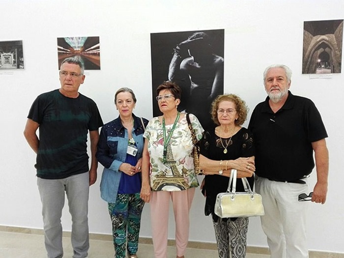 Ventura Huertas y Julio Criado junto a miembros de la delegaci&oacute;n de la AECC de Puertollano