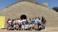 La alcaldesa de Tomelloso comparte con alumnos y profesores del curso de verano de la UCLM una visita al Museo del Carro-El Bombo