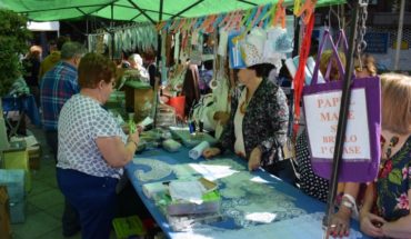 La habilidad artesana con manos de mujer en el Encuentro Nacional de Encajeras celebrado en Puertollano