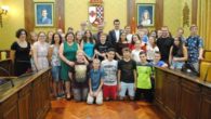 El alcalde de Valdepeñas recibió a alumnos ingleses de intercambio con el IES Bernardo Balbuena