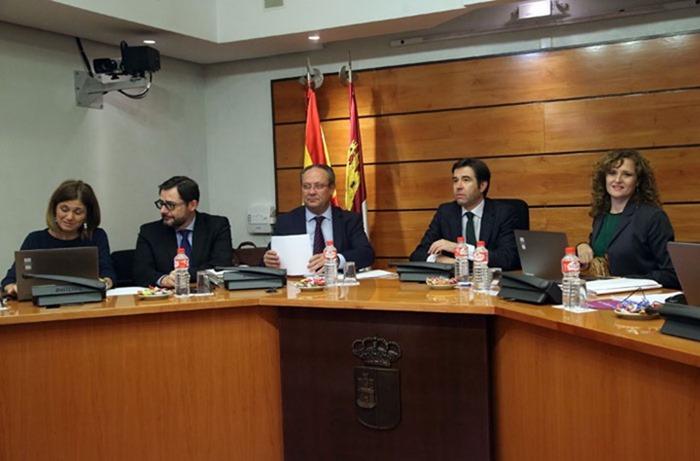 Toledo, 10-11-2017.- El consejero de Hacienda y Administraciones Públicas, Juan Alfonso Ruiz Molina, comparece, en la Comisión de Economía y Presupuestos de las Cortes regionales para dar cuenta de los presupuestos de la Consejería para el año 2018. (Foto: Álvaro Ruiz // JCCM)