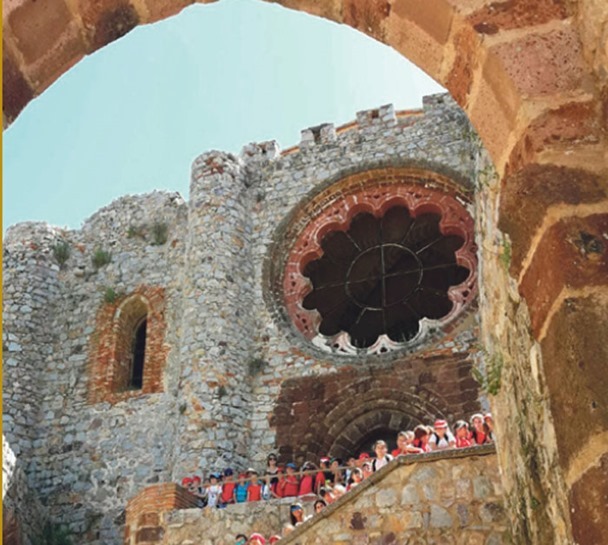 Imagen de una anterior visita de escolares al Castillo de Calatrava La nueva en Aldea del Rey