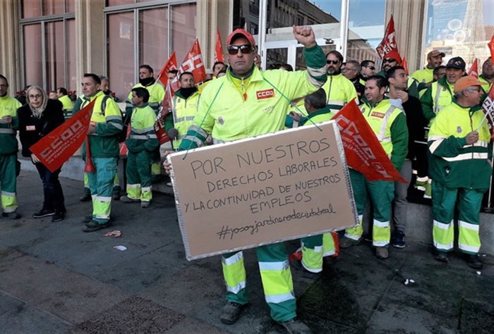 Los jardineros de Ciudad Real se concentran ante el Ayuntamiento