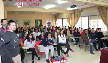 El IES Ramón Giraldo de Villanueva de los Infantes conecta a través de videoconferencia con la Base Antártica Española del Ejército de Tierra ‘Gabriel de Castilla’