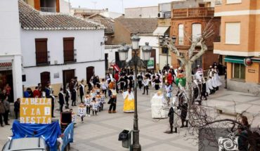 Este viernes en Aldea del Rey, los niños dan pie al resto de aldeanos a celebrar el Carnaval