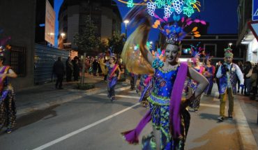 ‘La batalla de los Dioses’ del Chaparral de Cuenca, primer premio del Concurso Regional de Carrozas con Comparsa de Valdepeñas