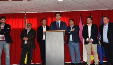 Caballero inaugura el Centro Social de Santa Cruz de los Cáñamos