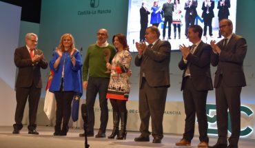Pilar Zamora recoge el Premio Educativo otorgado  por la Junta al Ayuntamiento de Ciudad Real