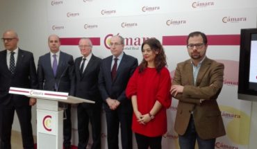 Redondo asegura que la Diputación seguriá apoyando a cooperativas y empresas a través de la Cámara de Comercio