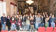 Caballero recibe a un grupo de alumnos franceses de Montauban en su visita al Palacio de la Diputación