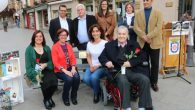 Diana Rodrigo, poeta, y Esaú De María, párroco jubilado y escritor, primeros bautizados de los `Bancos Literarios´ en Miguelturra